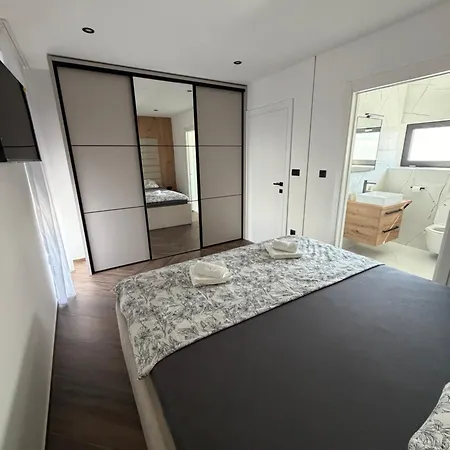 Niko Deluxe Otok Villa Vir