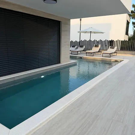 Niko Deluxe Otok Vir